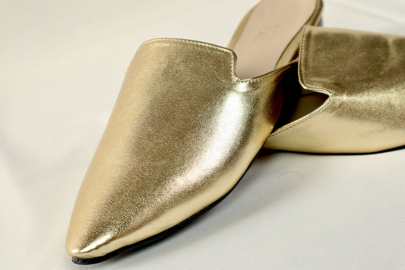 Gold mule - Elegant gleam