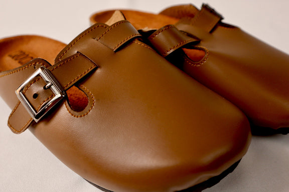 Chocolate - Leather clog