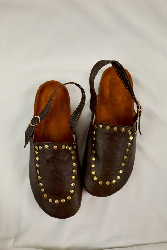 Solène Strap Clog – Brown Leather