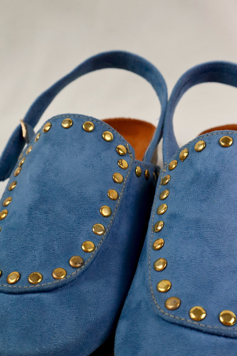 Solène Strap Clog – Baby Blue Suede