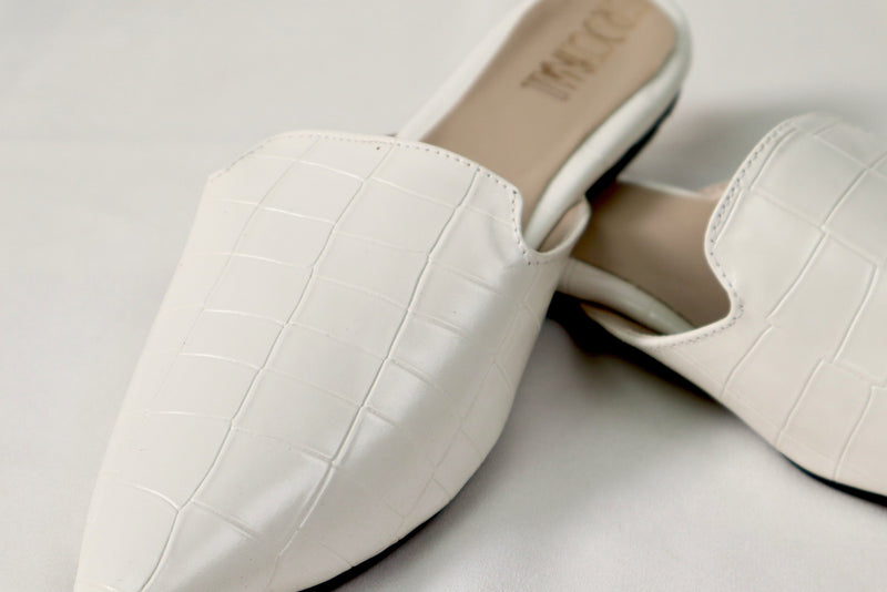 White mule - Elegant gleam